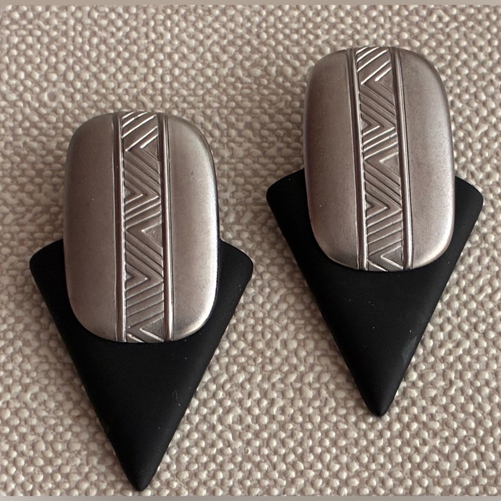 Laurel Burch Unsigned Stud Earrings Matte Silver Black Modernist 1980s Vintage
